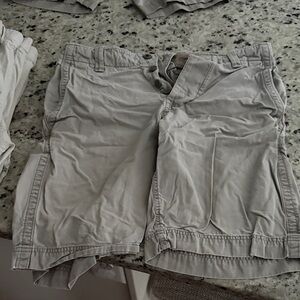GAP Men's Light Gray Cargo Shorts